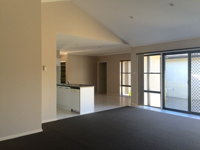2/12 Hall Street, Old Bar NSW 2430
