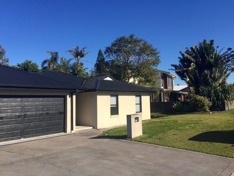 2/12 Hall Street, Old Bar NSW 2430