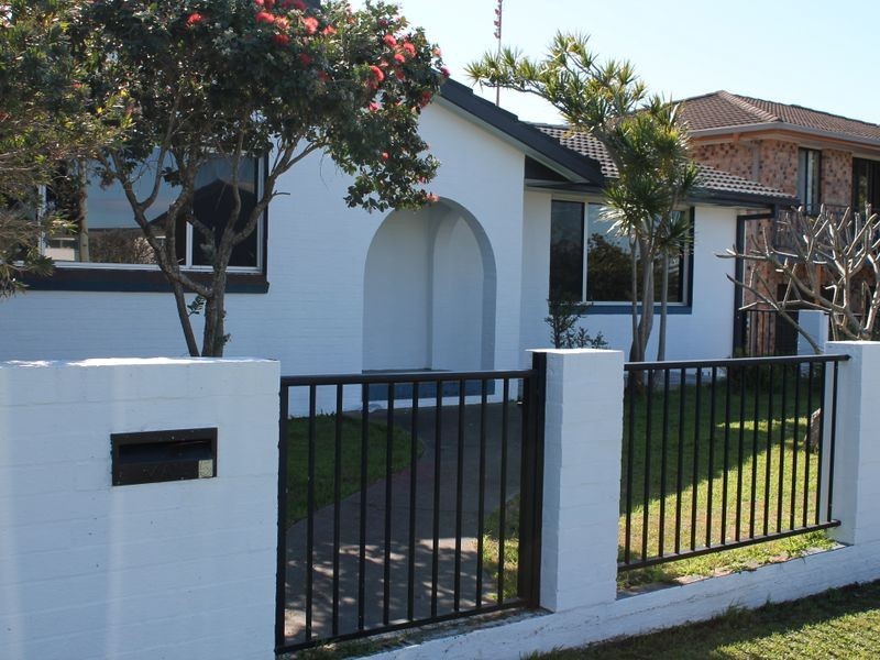 5 Old Bar Road, Old Bar NSW 2430