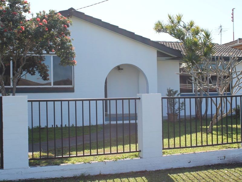 5 Old Bar Road, Old Bar NSW 2430