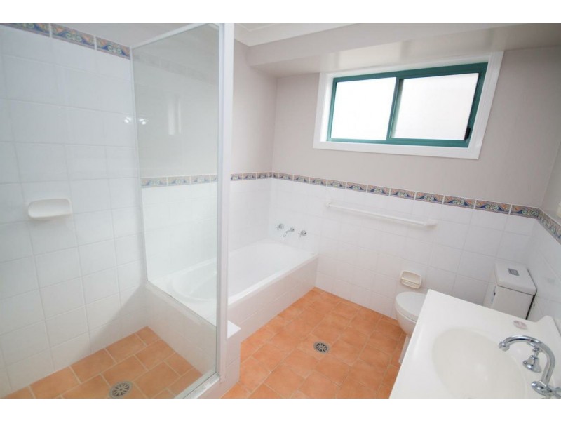 2/15 Lewis Street, Old Bar NSW 2430