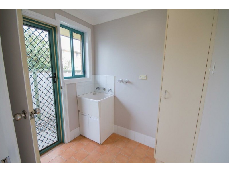 2/15 Lewis Street, Old Bar NSW 2430