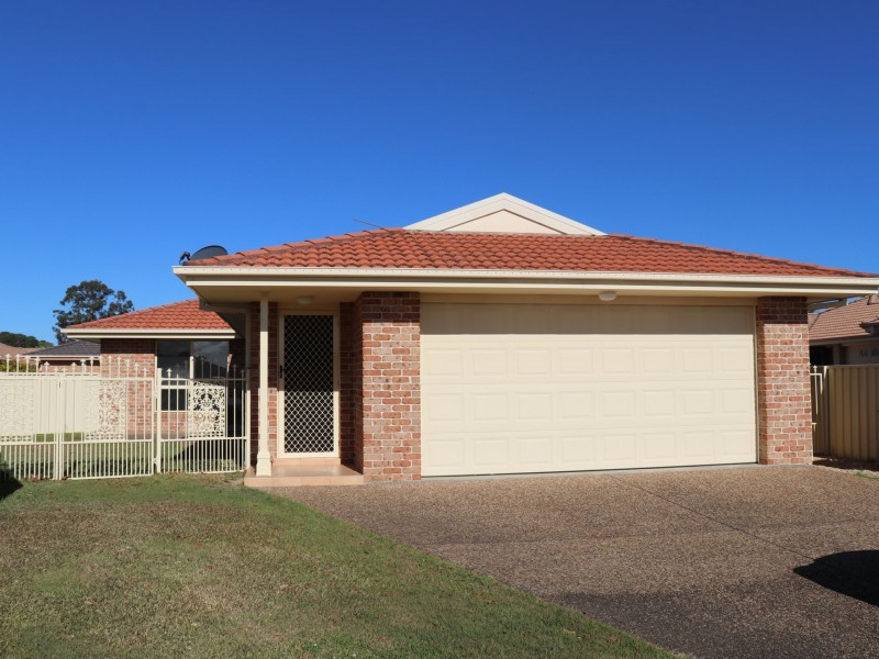 22 Robur Court, Tuncurry NSW 2428