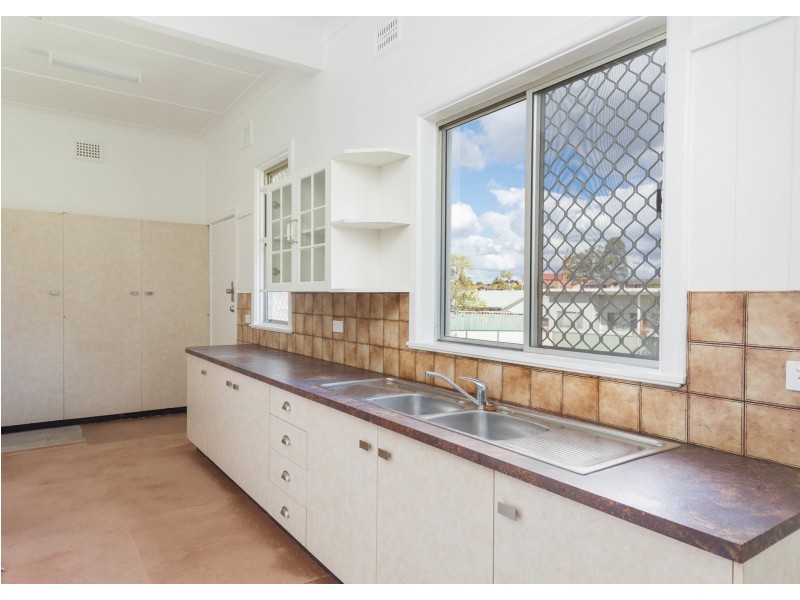 22 Commerce Street, Taree NSW 2430