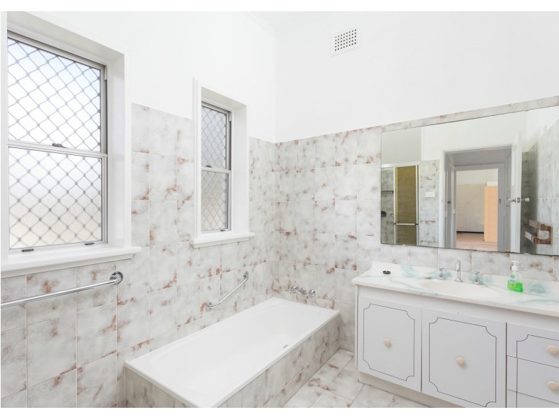 22 Commerce Street, Taree NSW 2430