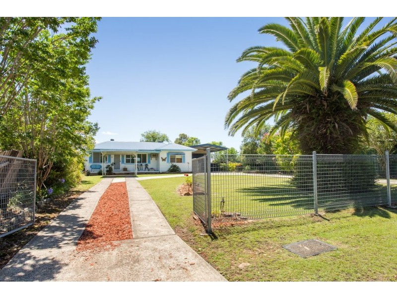 19 Railway Parade, Taree NSW 2430