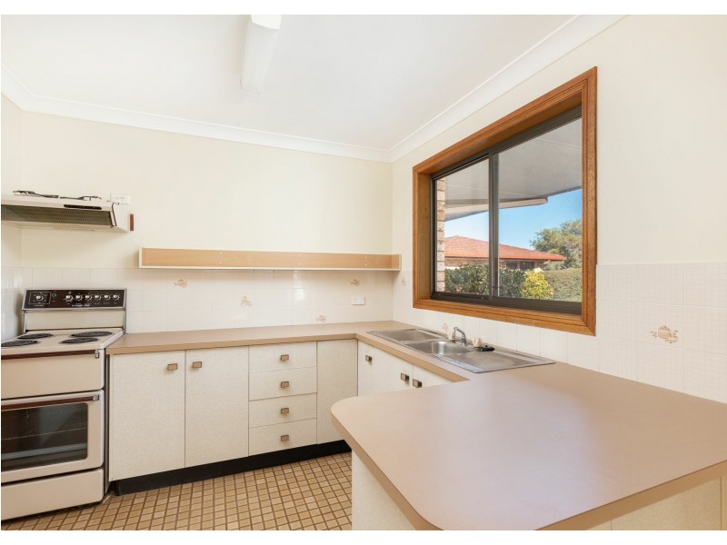 2/9-11 Wyden Street, Old Bar NSW 2430