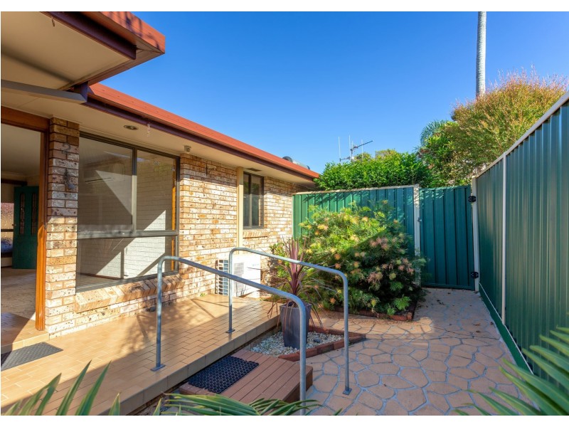 2/9-11 Wyden Street, Old Bar NSW 2430