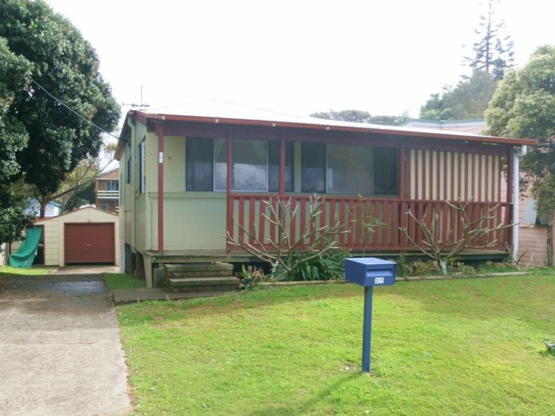 27 Pacific Parade, Old Bar NSW 2430
