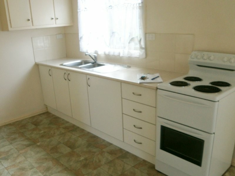 27 Pacific Parade, Old Bar NSW 2430