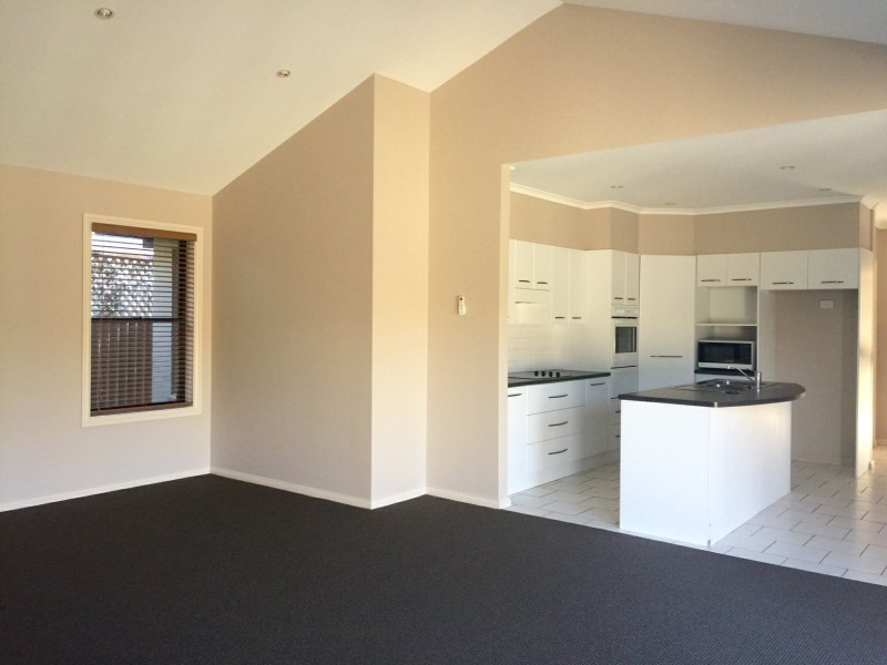 2/12 Hall Street, Old Bar NSW 2430