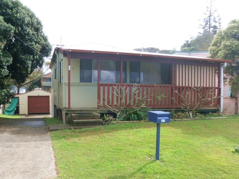 27 Pacific Parade, Old Bar NSW 2430