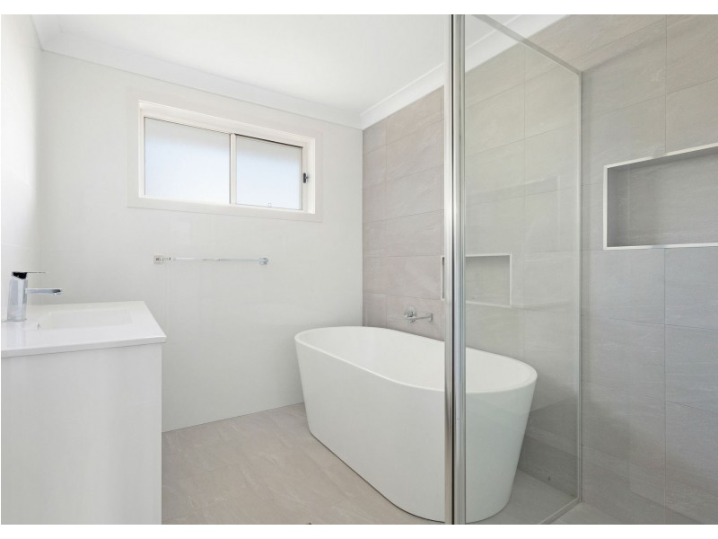 11 Ondaroo Crest, Old Bar NSW 2430