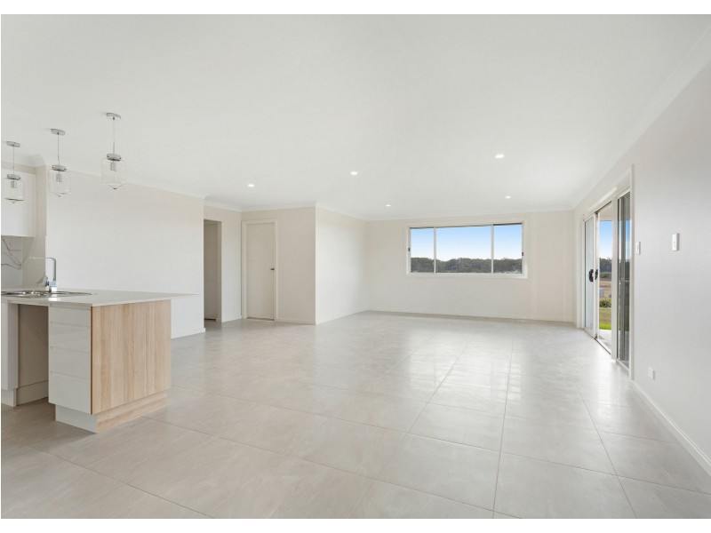 11 Ondaroo Crest, Old Bar NSW 2430