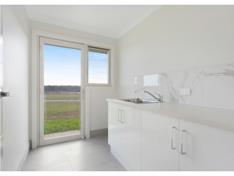 11 Ondaroo Crest, Old Bar NSW 2430