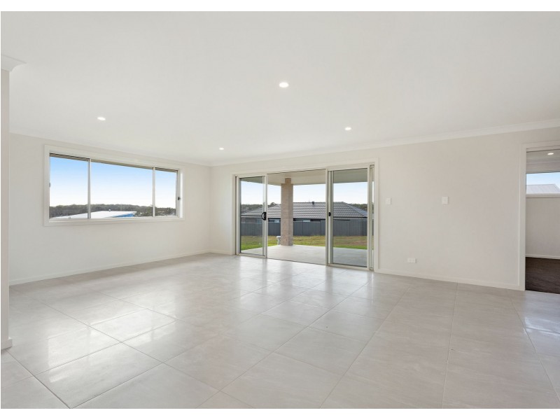 11 Ondaroo Crest, Old Bar NSW 2430