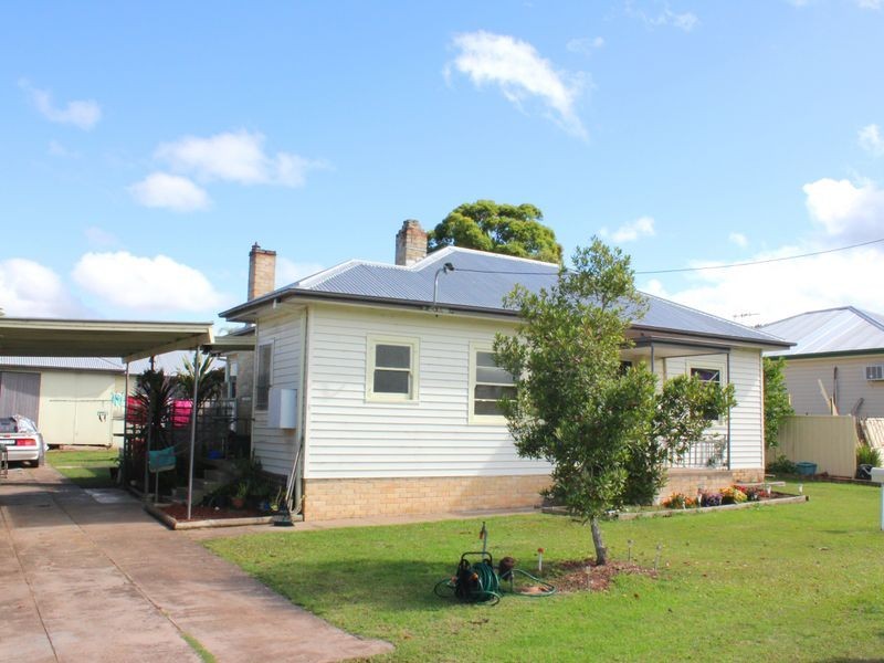 4 Park Street, Taree West NSW 2430