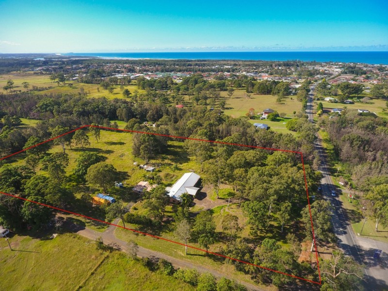 10 Harrogate Lane, Old Bar NSW 2430