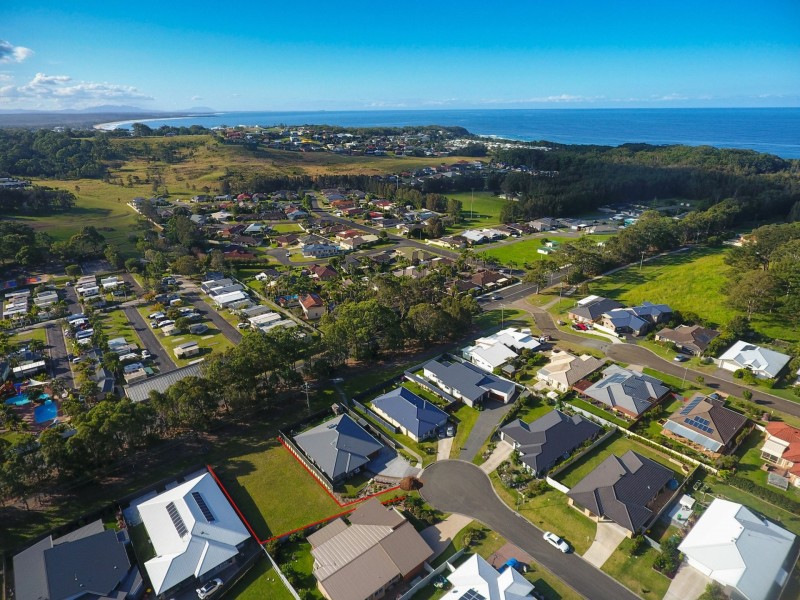 16 Meadows Close, Black Head NSW 2430