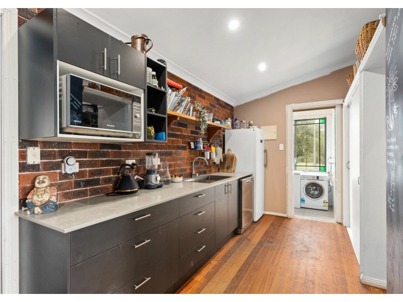 215 Careys Road, Hillville NSW 2430