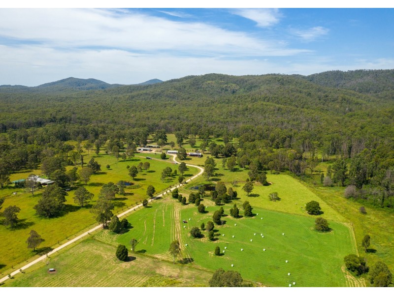 215 Careys Road, Hillville NSW 2430