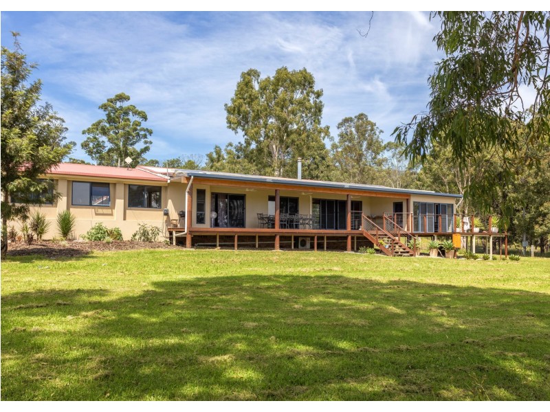 215 Careys Road, Hillville NSW 2430