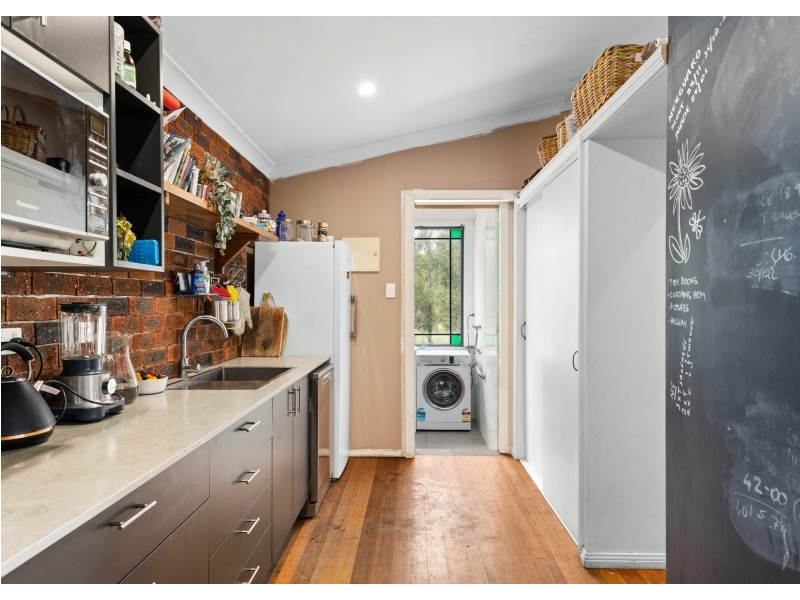 215 Careys Road, Hillville NSW 2430