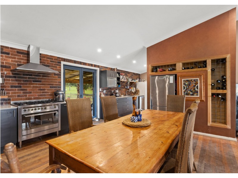 215 Careys Road, Hillville NSW 2430