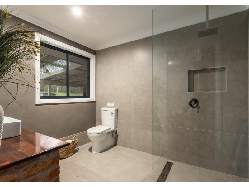 215 Careys Road, Hillville NSW 2430