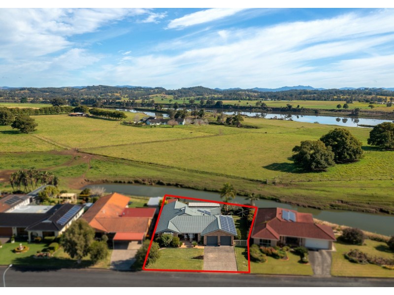 25 Petken Drive, Taree NSW 2430