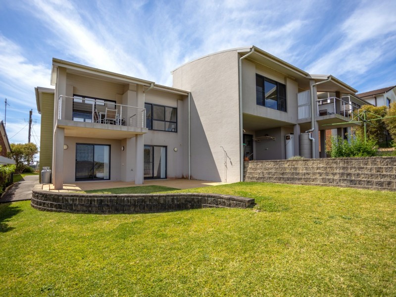 2/38 High Street, Black Head NSW 2430