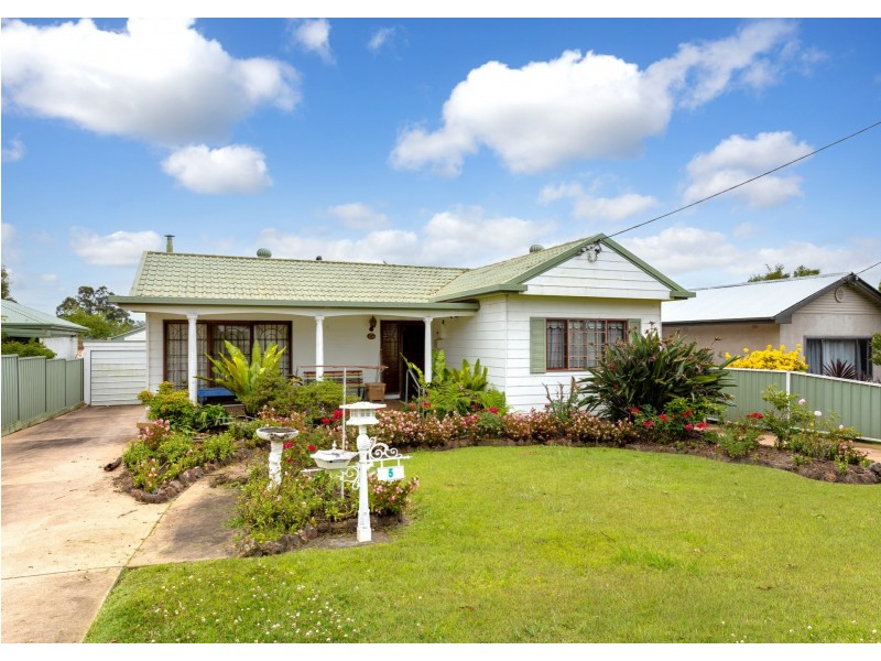 5 McLaughlin Ave, Taree NSW 2430