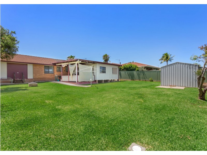 24 Bangalow Place, Taree NSW 2430