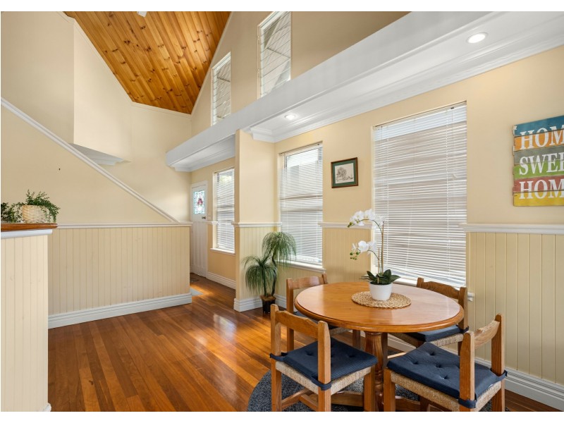 16a Crescent Avenue, Taree NSW 2430