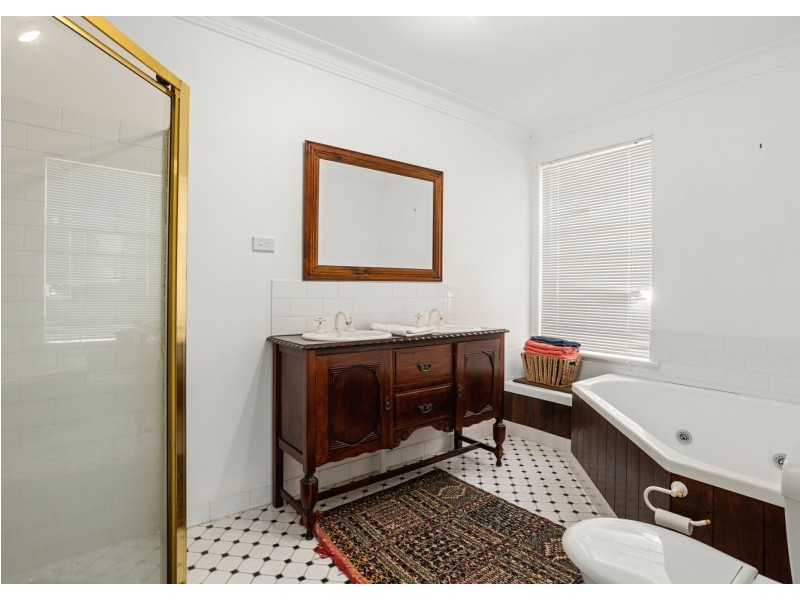 16a Crescent Avenue, Taree NSW 2430