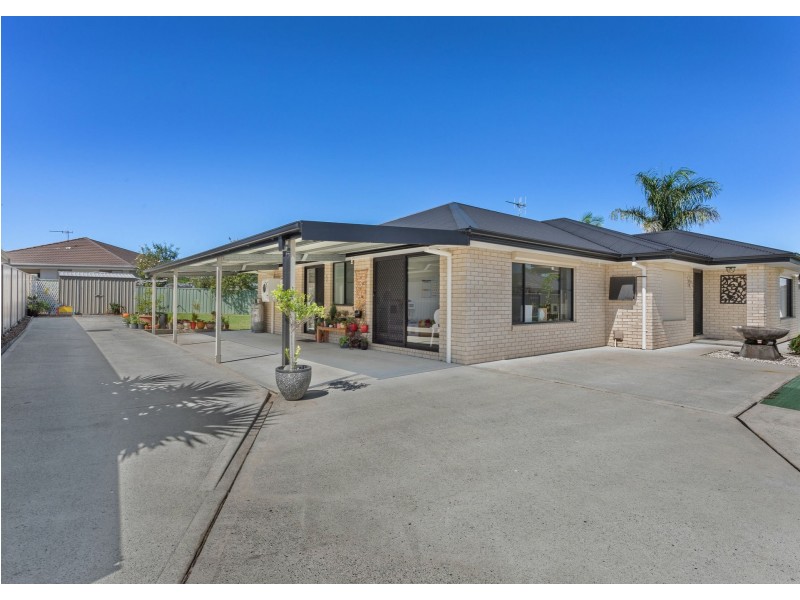 58 Albatross Way, Old Bar NSW 2430