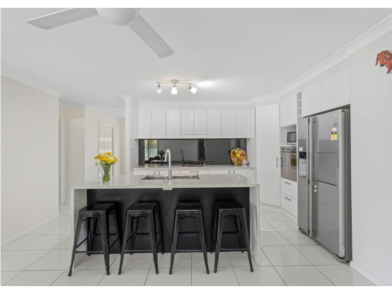 58 Albatross Way, Old Bar NSW 2430
