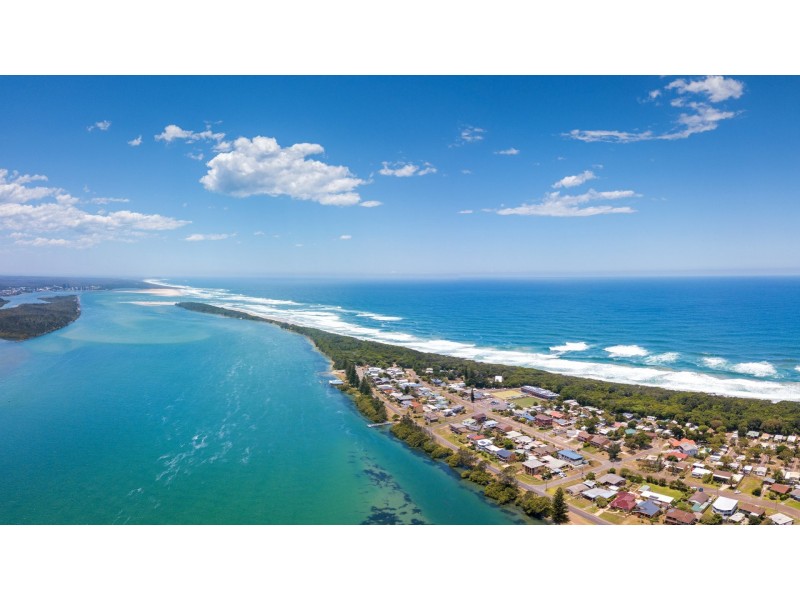 11 Banksia Close, Manning Point NSW 2430