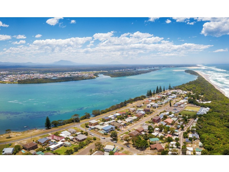 11 Banksia Close, Manning Point NSW 2430