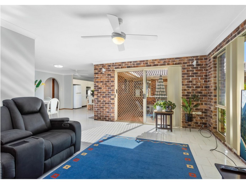 11 Banksia Close, Manning Point NSW 2430