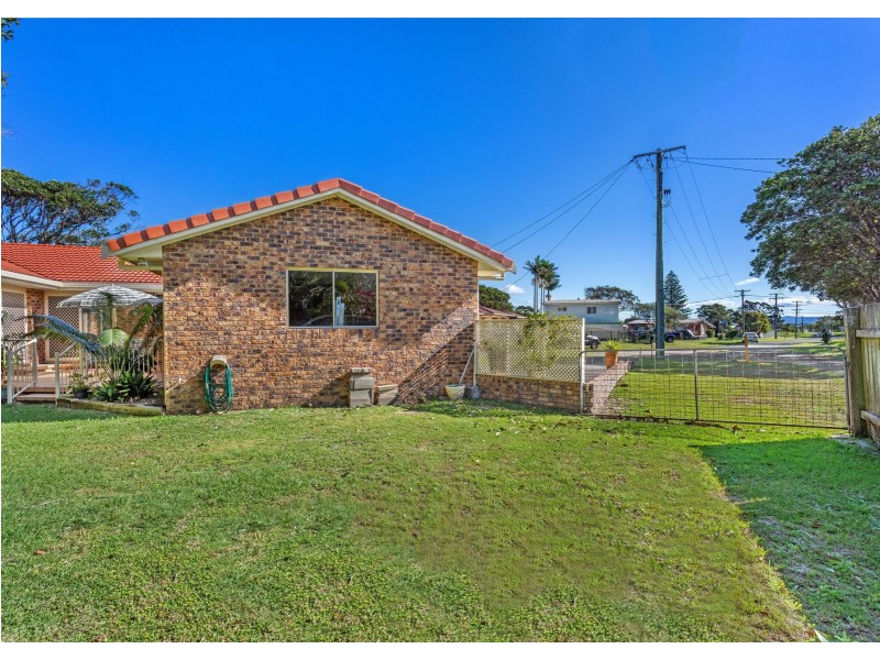 11 Banksia Close, Manning Point NSW 2430