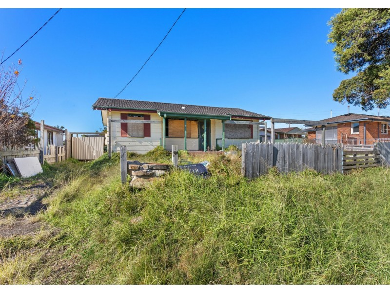 1 Valerie Street, Taree NSW 2430