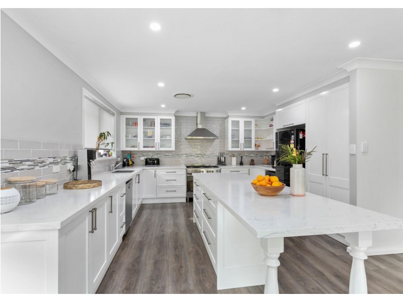 17 Dugdale Avenue, Taree NSW 2430