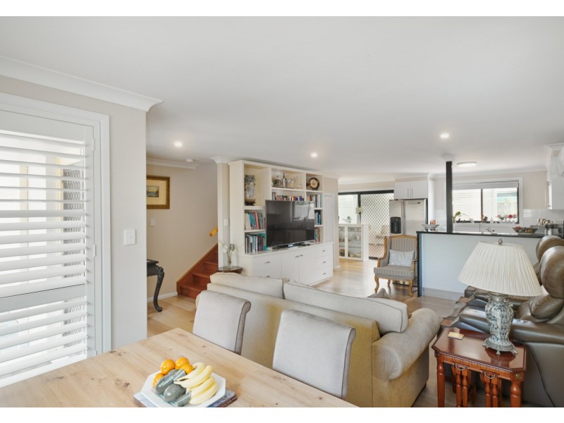 2/1 Connell Street, Old Bar NSW 2430