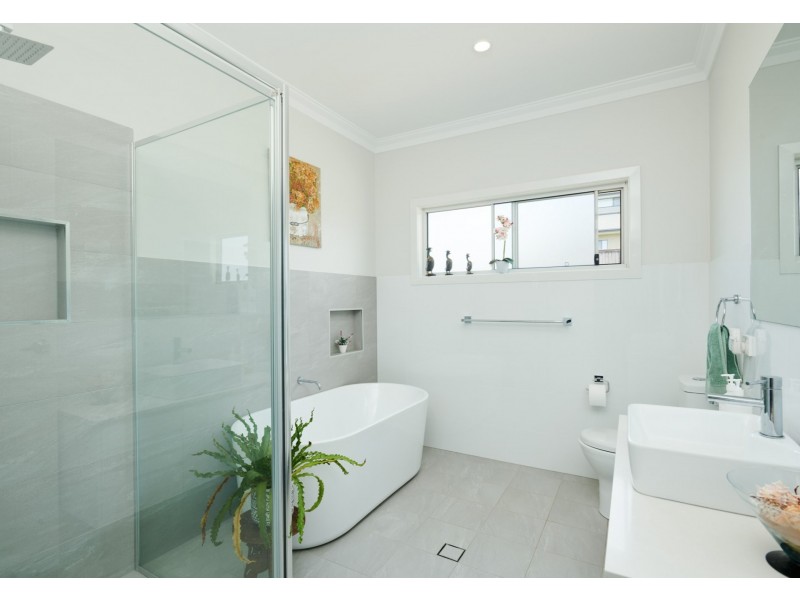 6 Eastern Valley Way, Tallwoods Village NSW 2430