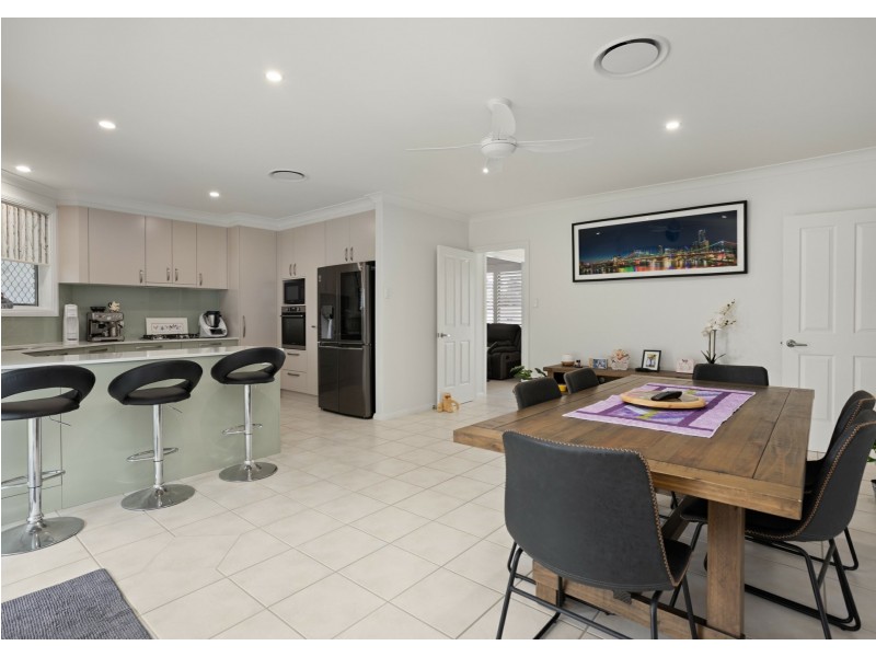 6 Sundara Close, Taree NSW 2430