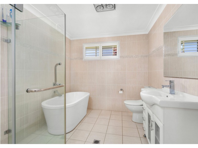 8 Alonbar Crescent, Taree NSW 2430