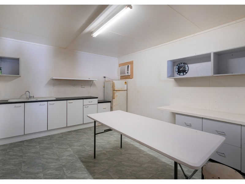 Bay 4/10 Elizabeth Avenue, Taree NSW 2430