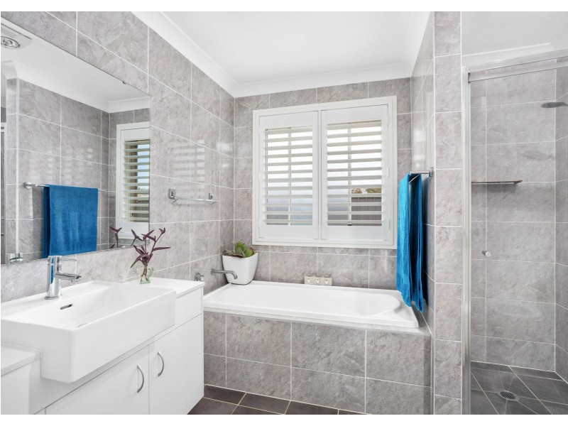 1 Malus Crescent, Taree NSW 2430