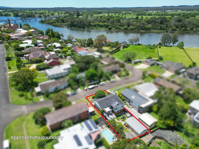 4 West End Avenue, Taree NSW 2430